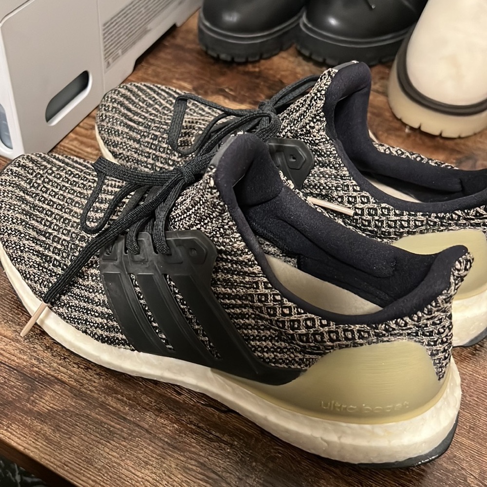 Adidas Ultra Boost - Picture 2 of 3